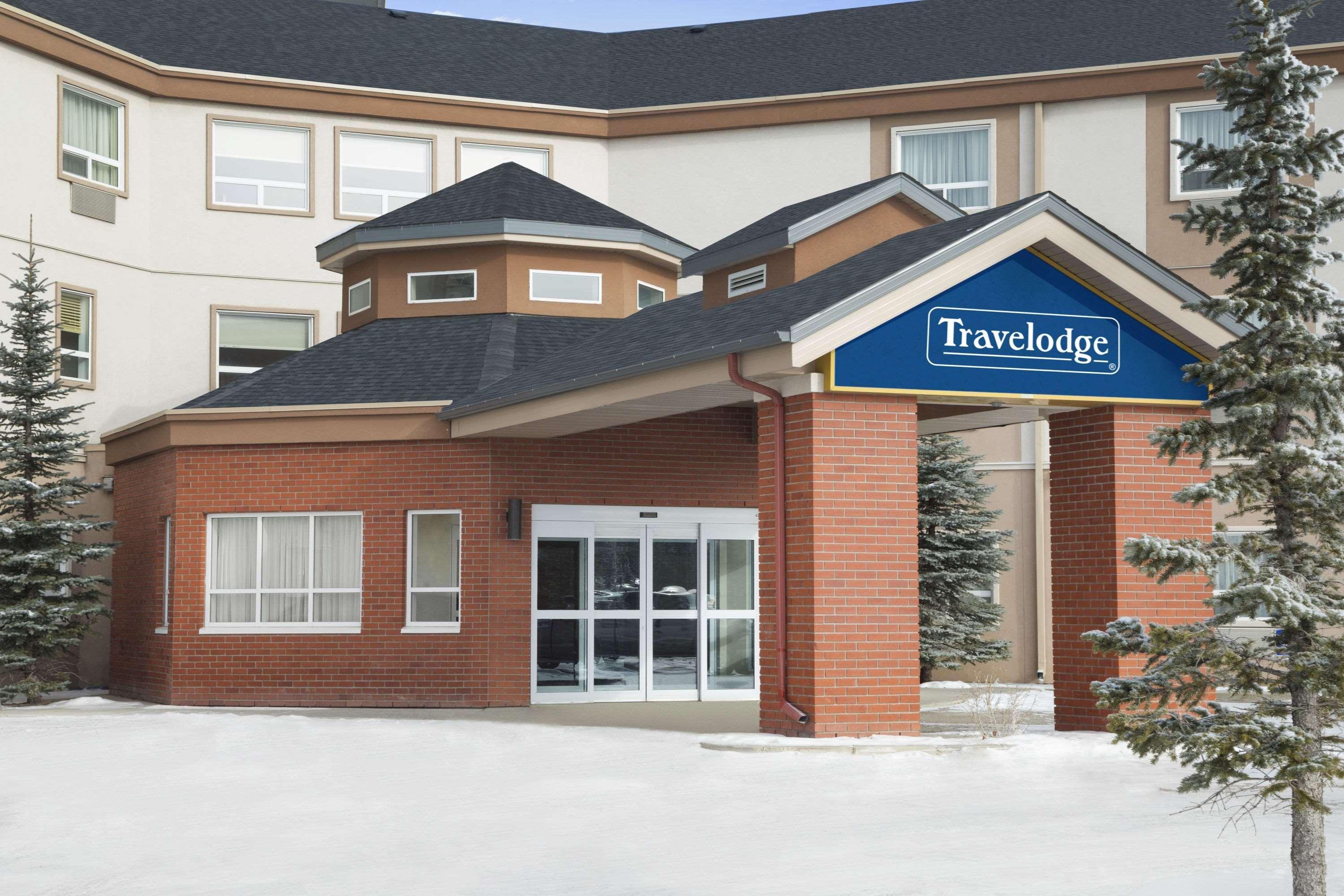 Travelodge By Wyndham Strathmore Exterior photo